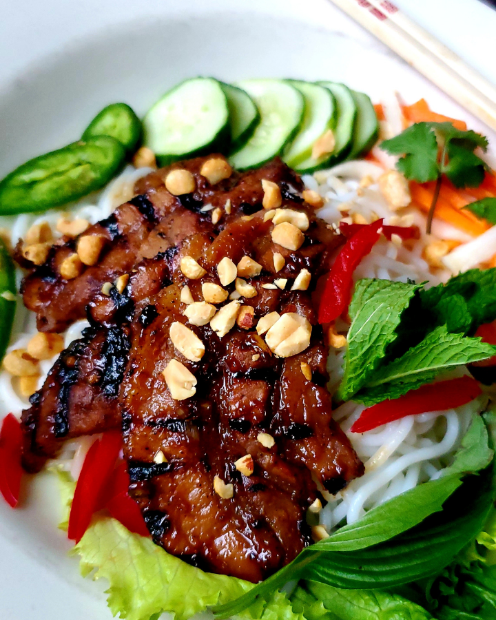 The Best Vietnamese Grilled Pork - BÚN THỊT NƯỚNG - Urban Kanteen Cooks